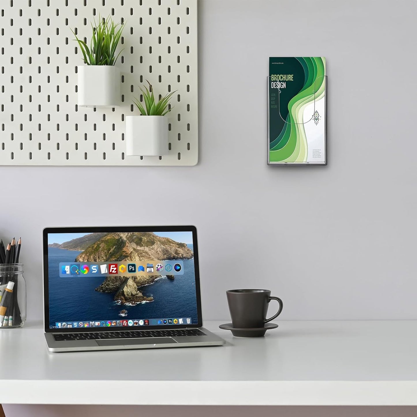 zavekia Brochure Holder, 4 x 6 Inches Brochure Holder Wall Mount Literature Holder Clear Flyer Holder Wall Mounted (2 pack)